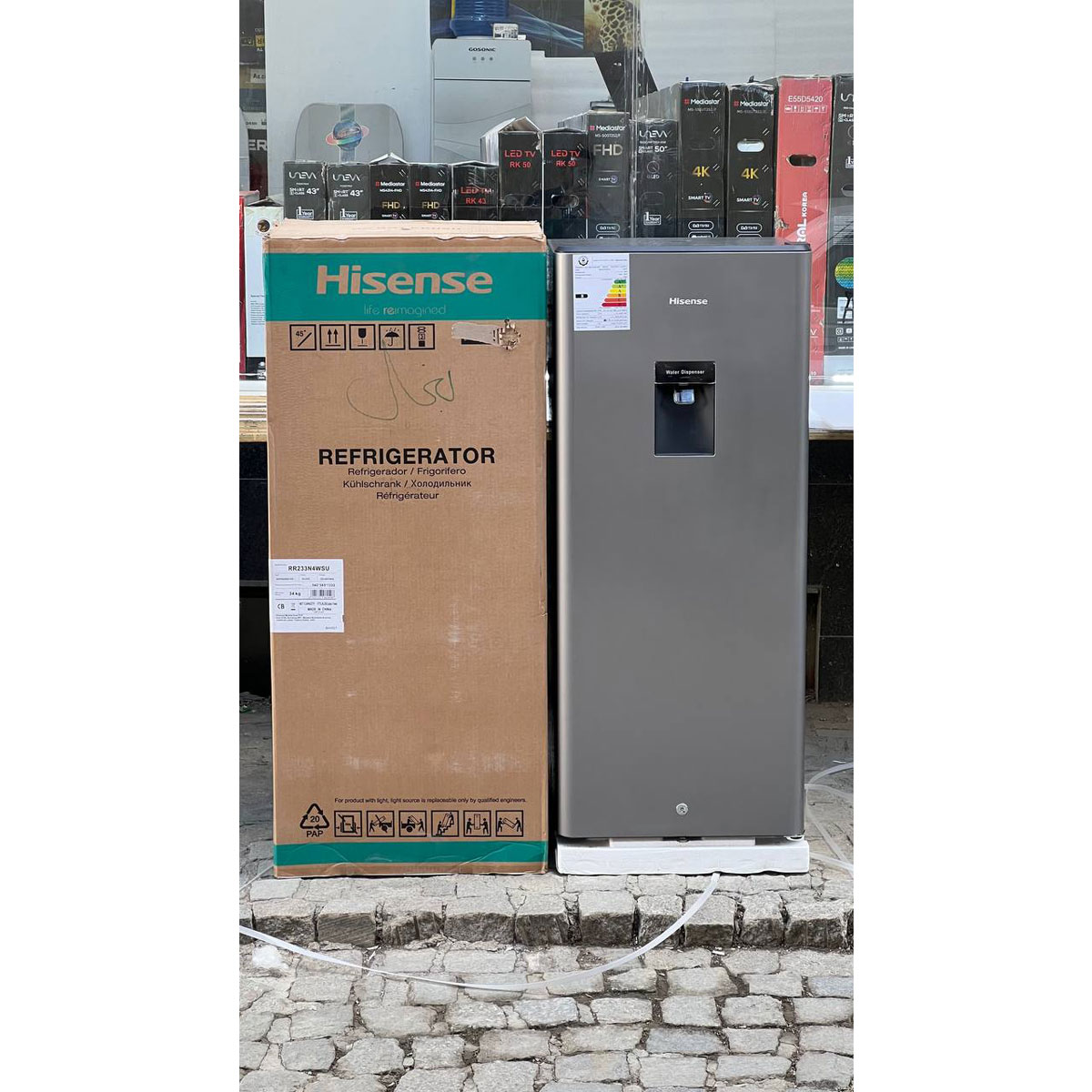 یخچال فریزر 12 فوت هایسنس مدل RR233 با طراحی مدرن